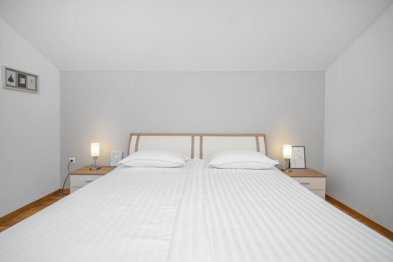 Family Petrov Apartments Vodice Dış mekan fotoğraf