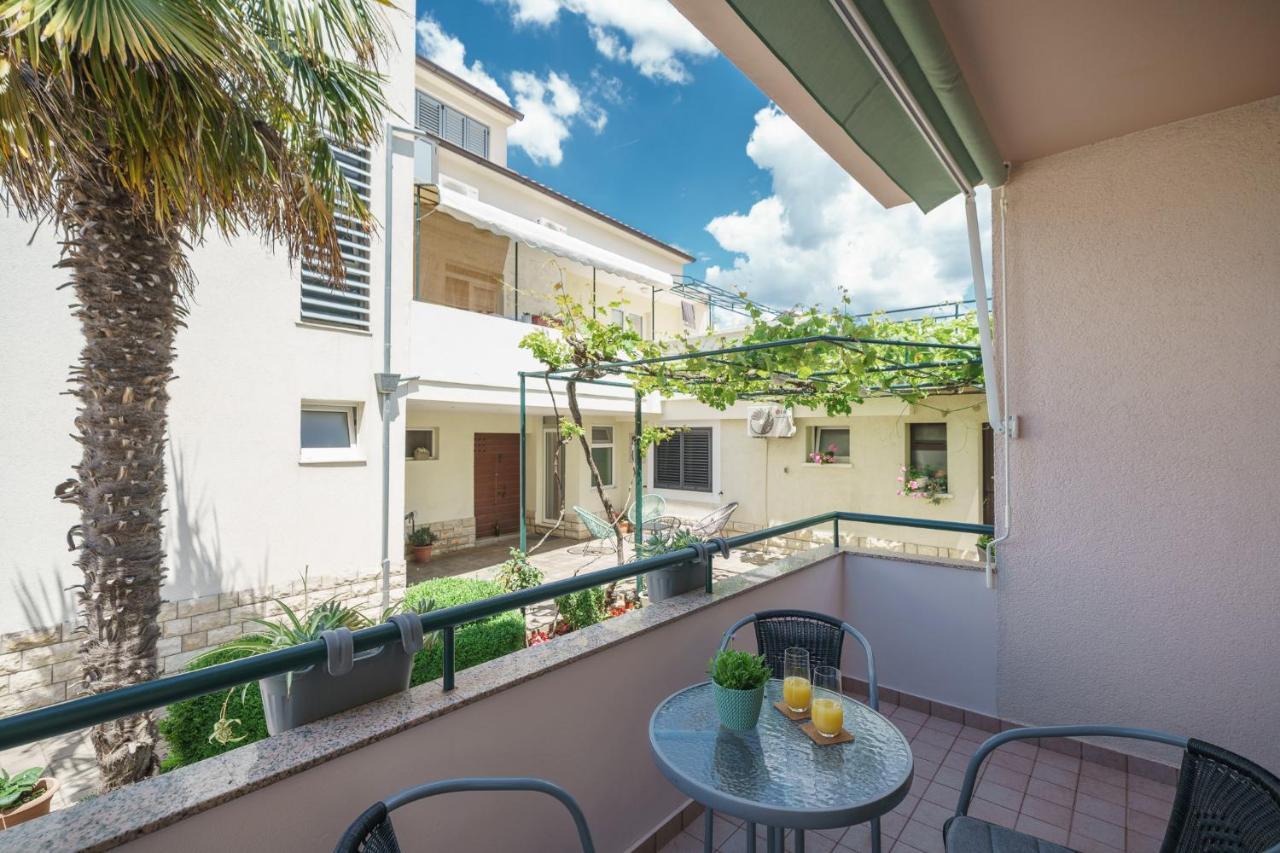 Family Petrov Apartments Vodice Dış mekan fotoğraf