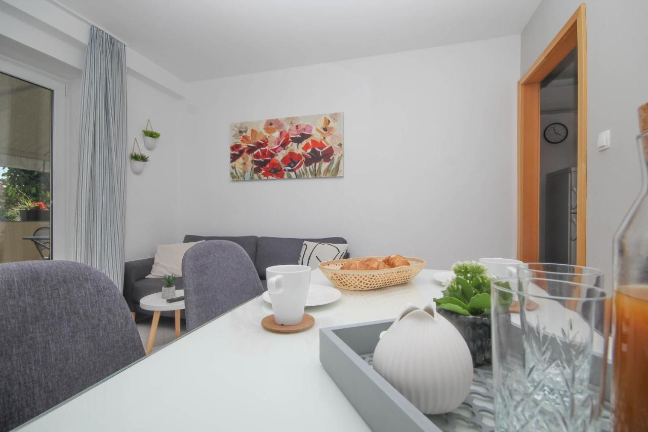 Family Petrov Apartments Vodice Dış mekan fotoğraf