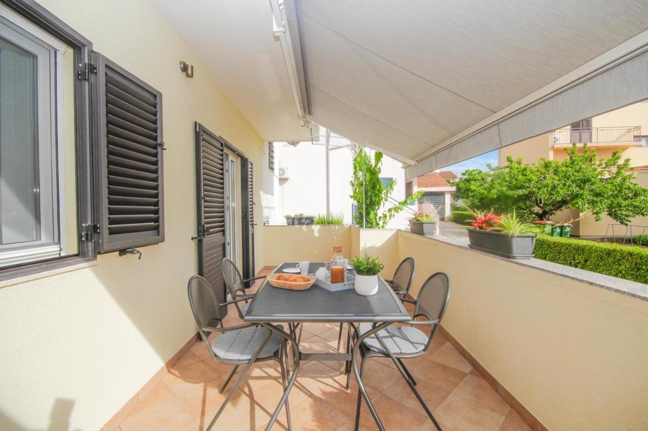 Family Petrov Apartments Vodice Dış mekan fotoğraf