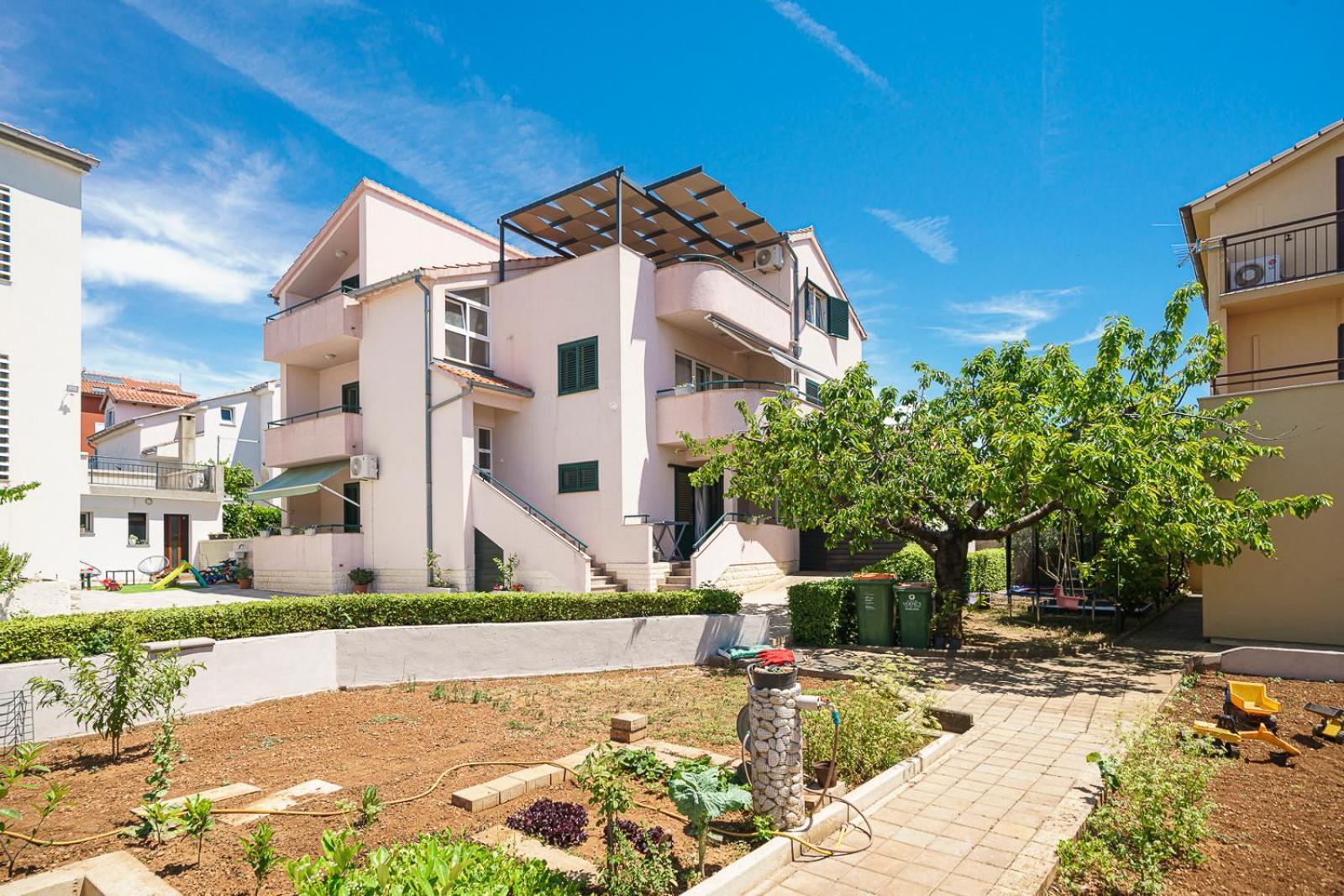 Family Petrov Apartments Vodice Dış mekan fotoğraf