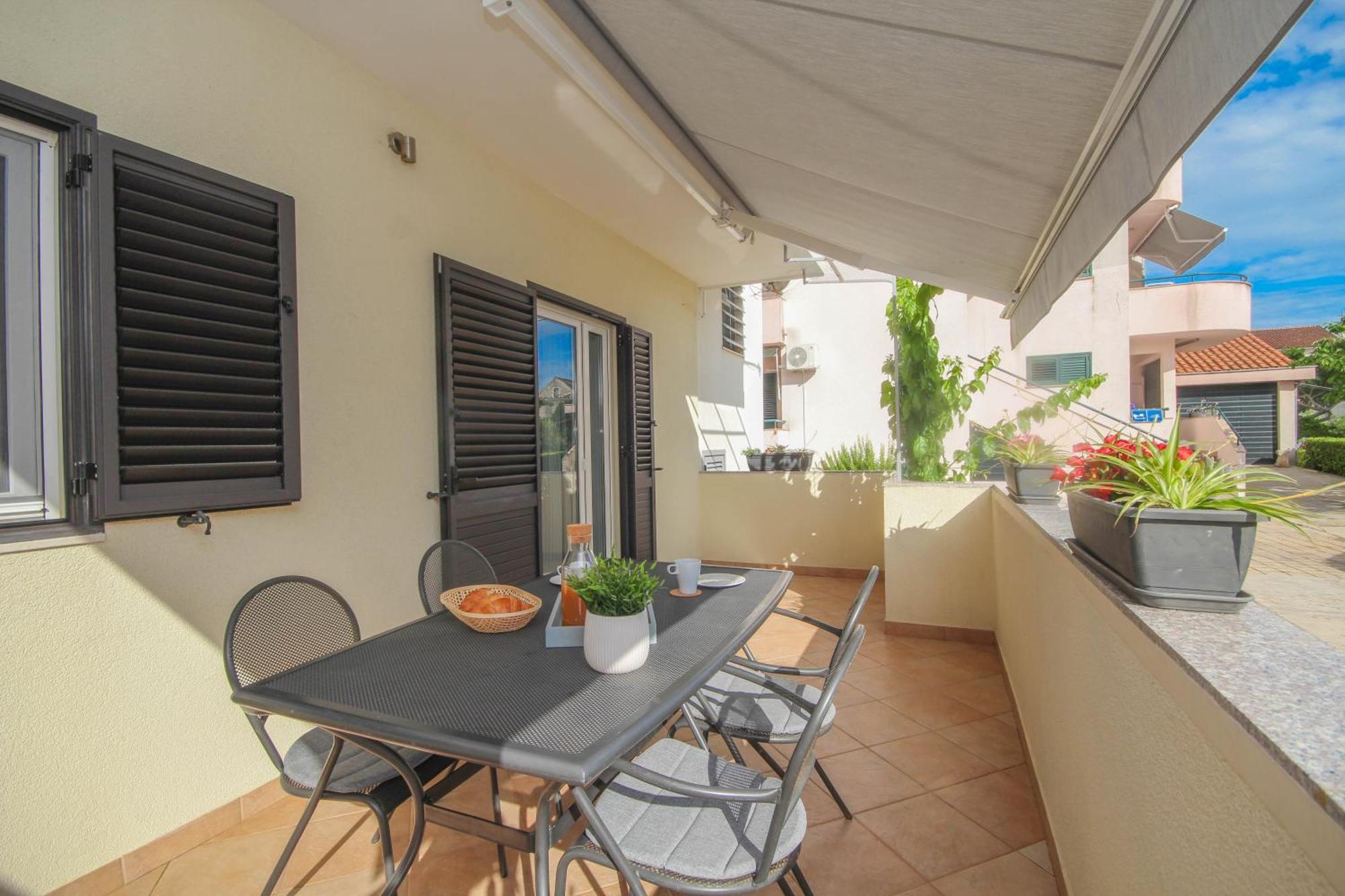 Family Petrov Apartments Vodice Oda fotoğraf